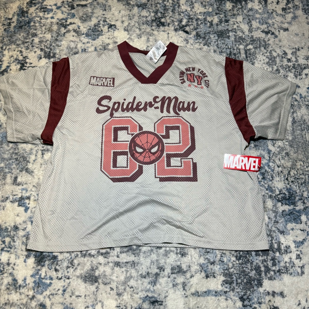 NWT Marvel Spider-Man 62 Graphic Mesh Jersey T-Shirt Small Maroon & Gray RARE